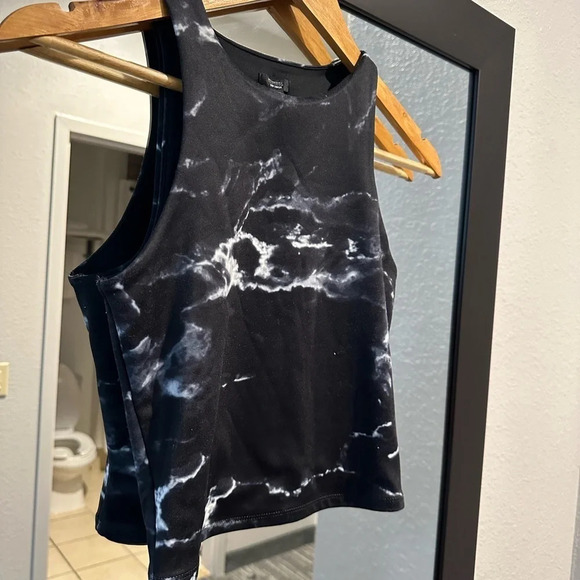 EXPRESS NWOT Body Contour High Compression Marbled Cropped - Picture 6 of 12